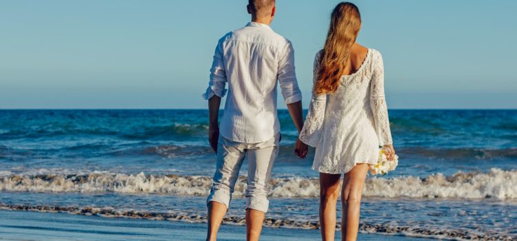 A refuzat să se mute de pe plajă și a stricat nunta îndrăgostiților