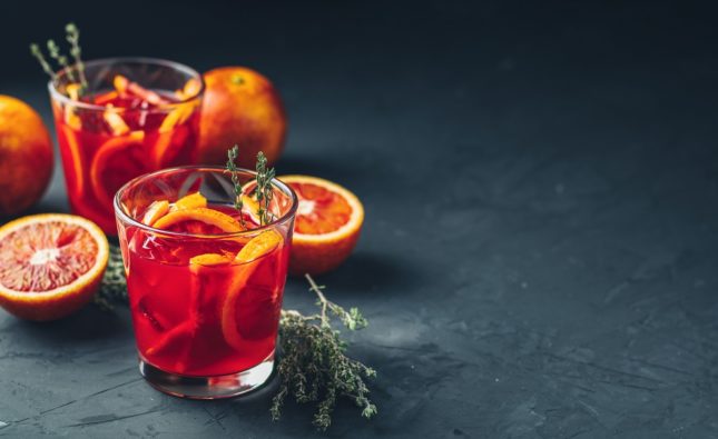 Cum să îți surprinzi oaspeții cu o băutură aperitiv: 7 recomandări